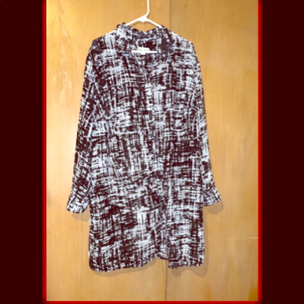 Black and buttoned up tunic